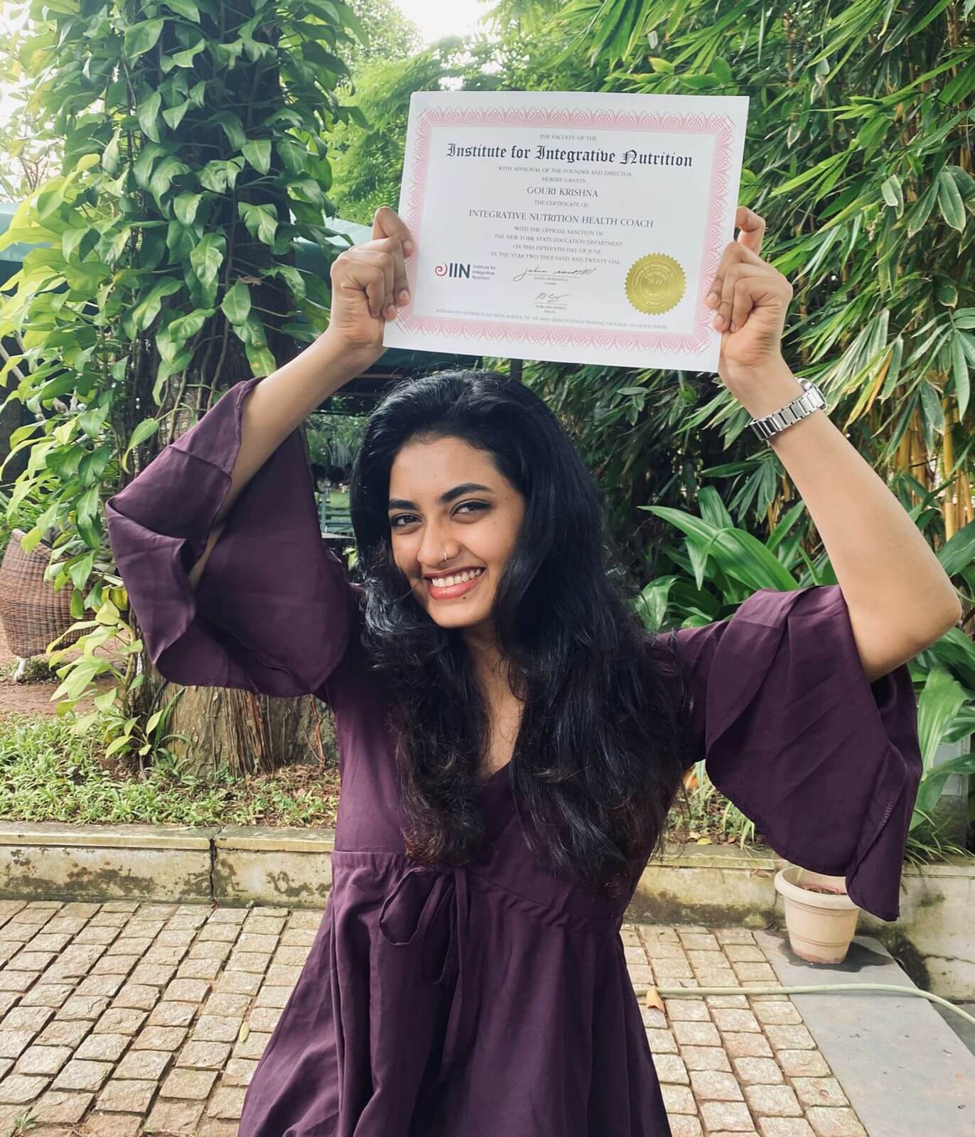 indian woman with integrative nutrition health coach certificate
